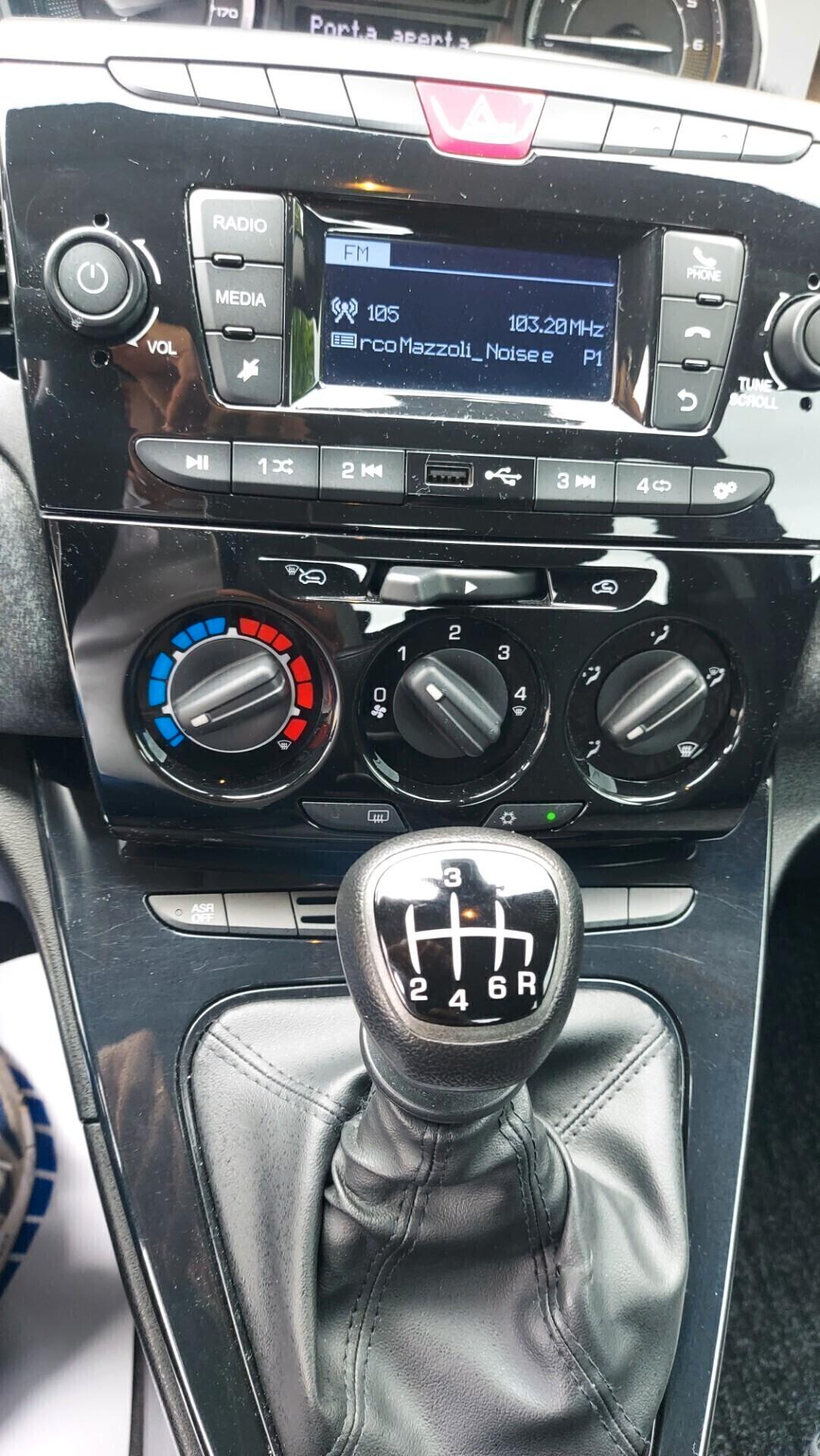 Lancia Ypsilon 1.0 Hybrid