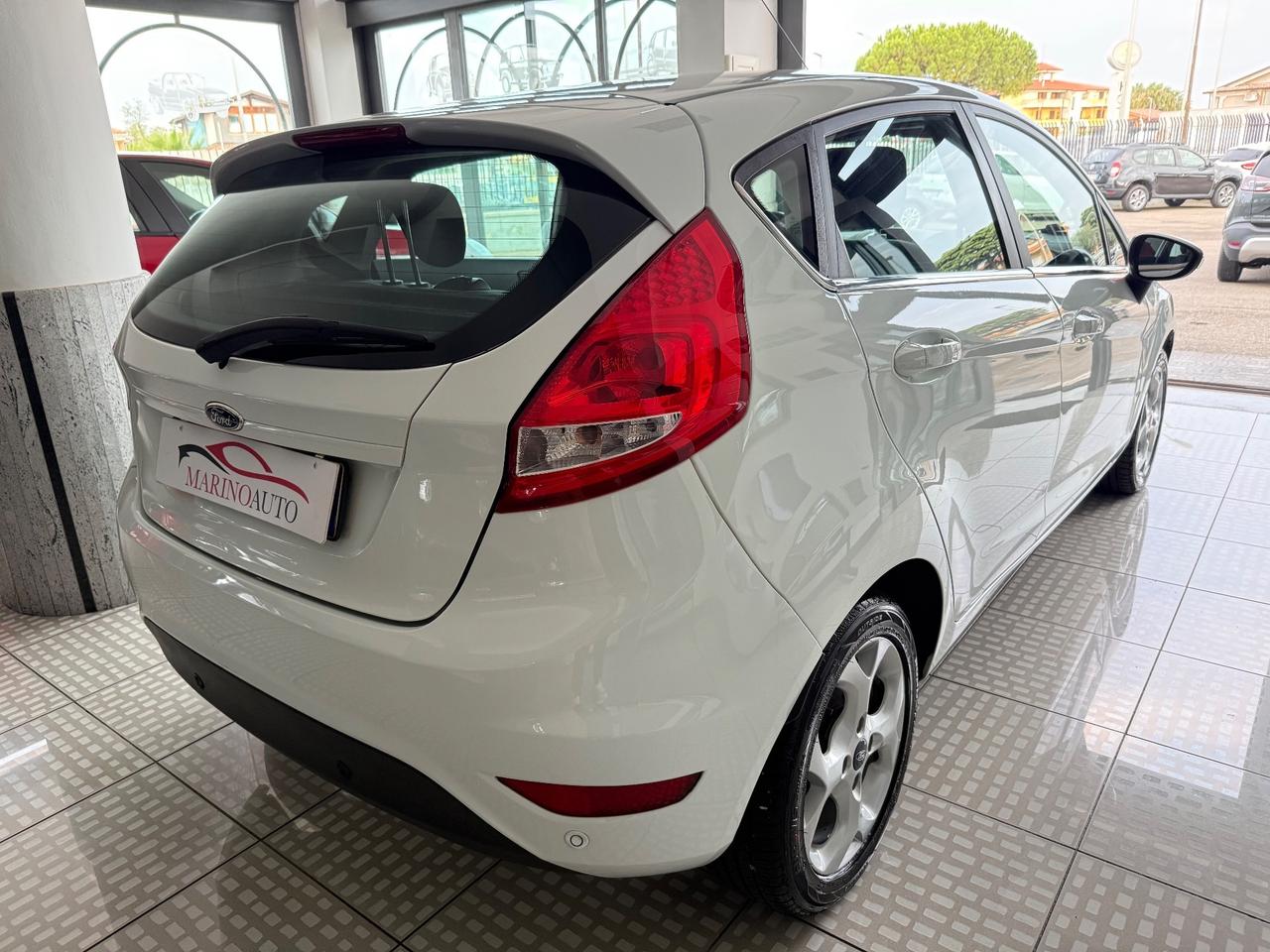 Ford Fiesta 1.4 16V 5p. Bz.- GPL Titanium Bs.