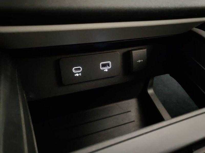 Land Rover Defender 110 3.0D I6 200 CV AWD Auto S