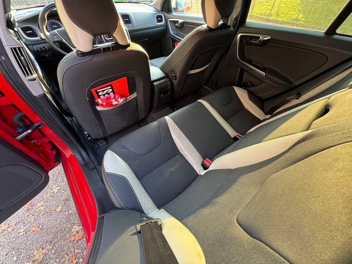 Volvo V60 2.0 d4 ved (d3) R-design geartronic