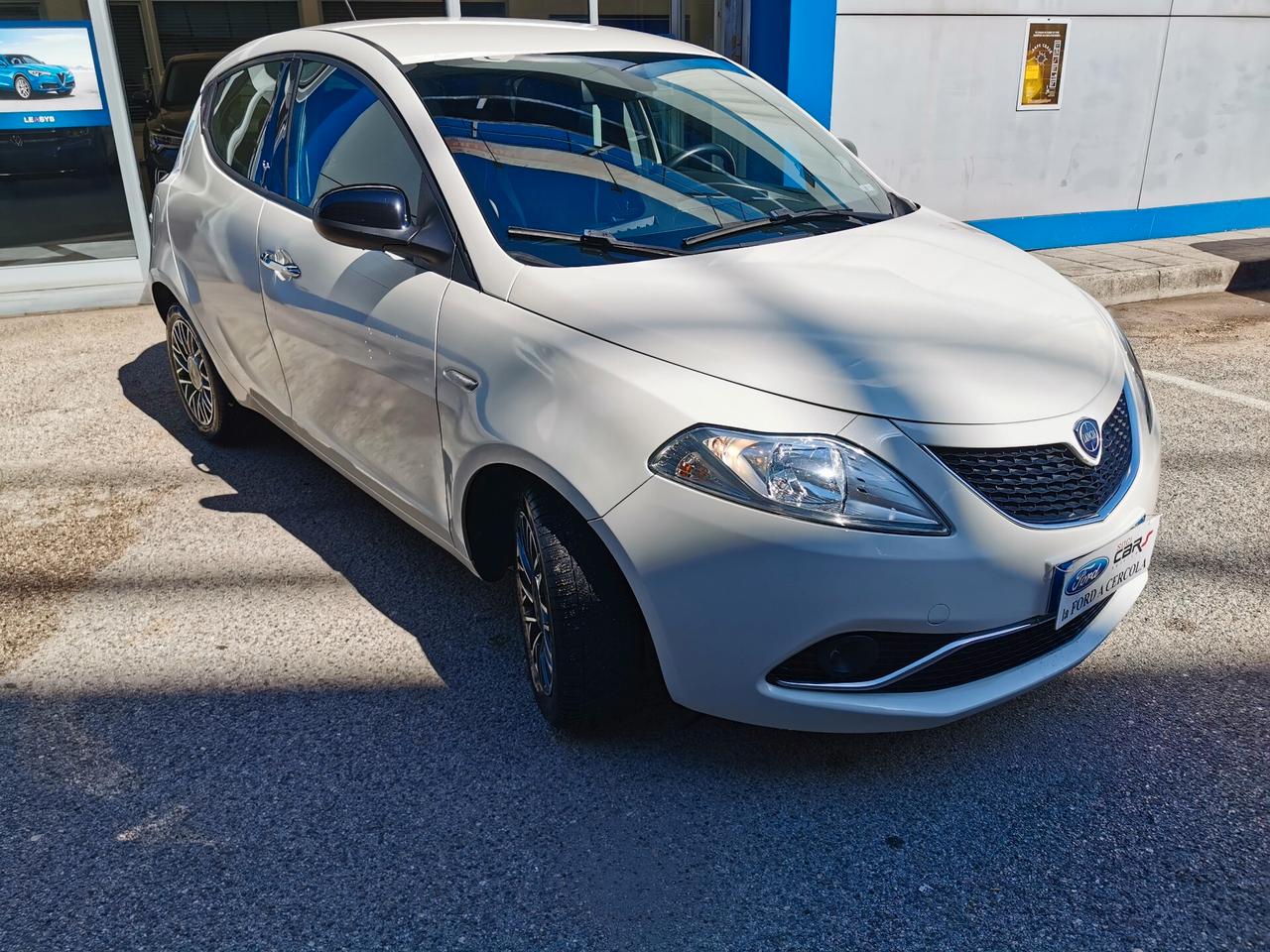 Lancia Ypsilon 1.2 70cv 5 p. Gold