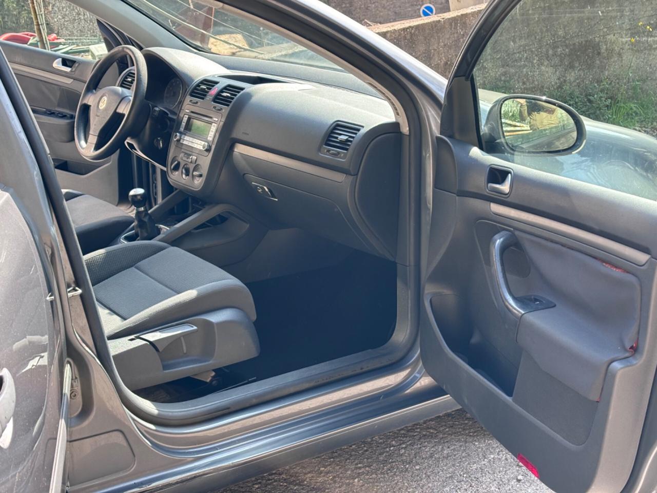 Volkswagen Golf 1.6 16V FSI 3p. Sportline