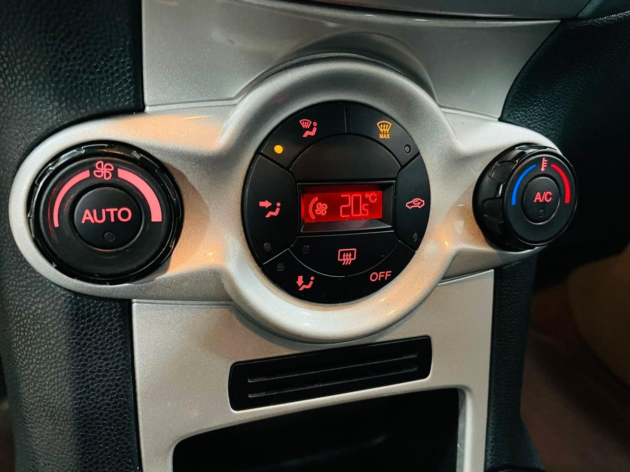 Ford Fiesta 1.4 TDCi 5p. Titanium