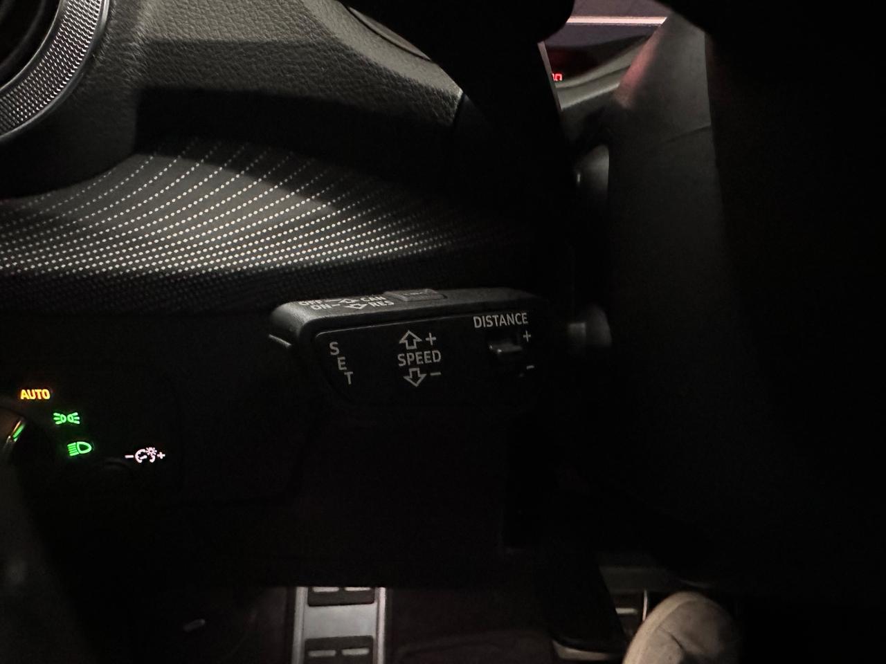 Audi Q2 35 TDI S tronic Identity Black