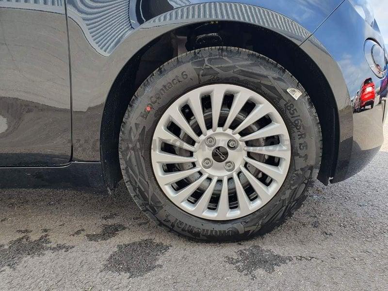 FIAT 500 Nuova 500 Hatchback My23 La Nuova 500 - 320 Berlina