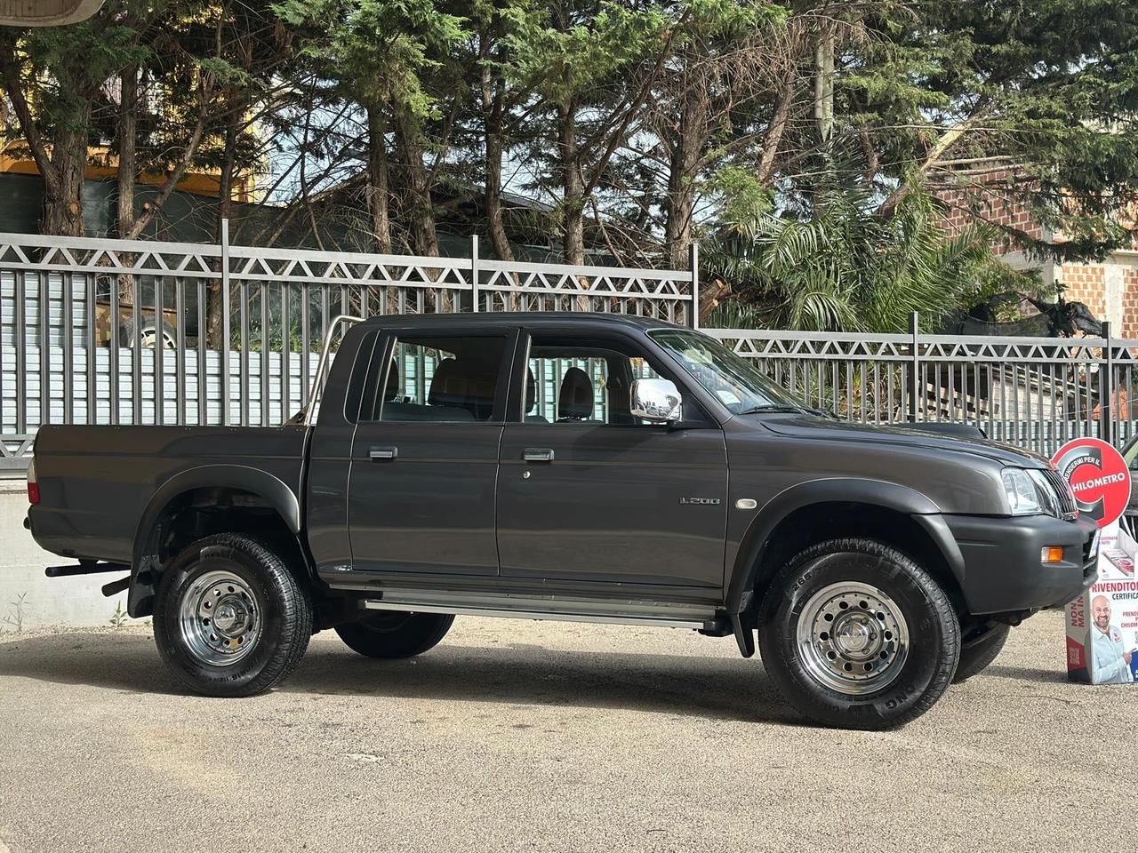 Mitsubishi L200 2.5 TDI 4WD Club Cab Pick-up GLS