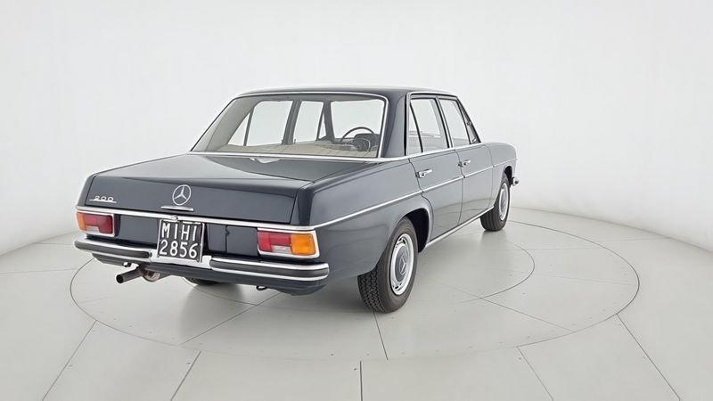 Mercedes-Benz W115 200 200 8 - condizioni impeccabili