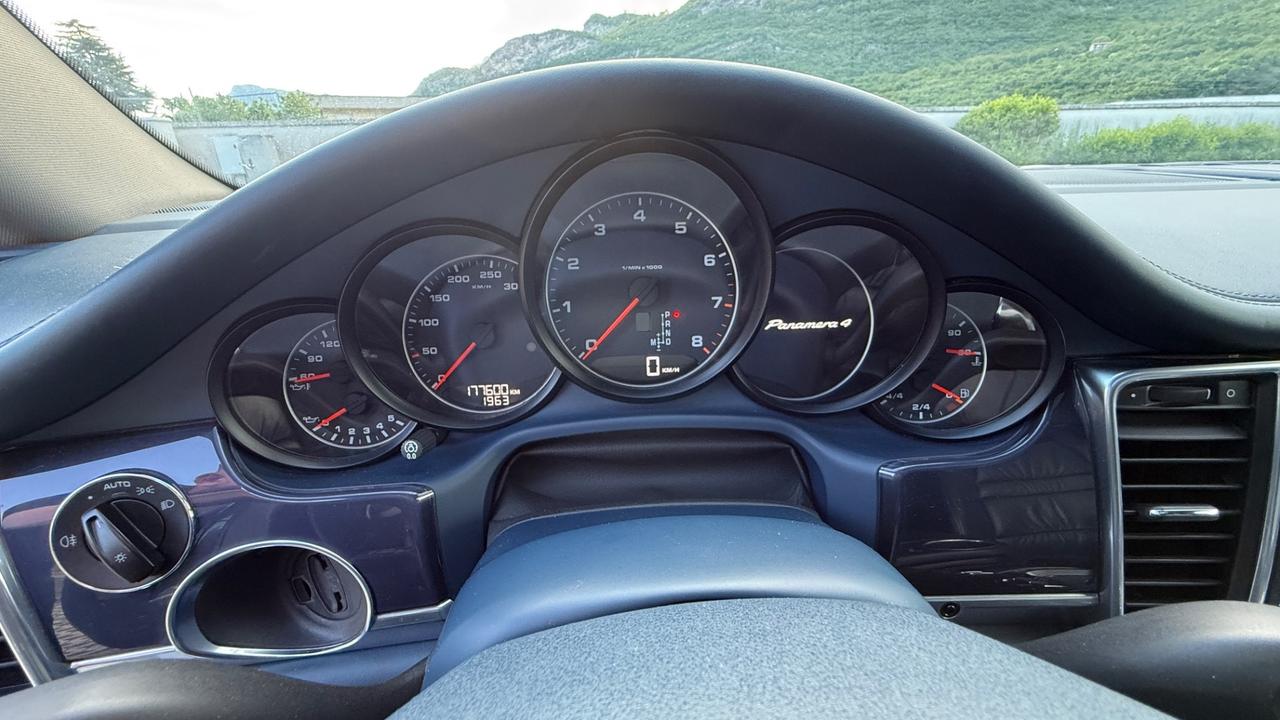 Porsche Panamera 3.6 i 300cv 4x4 Semi Nuova