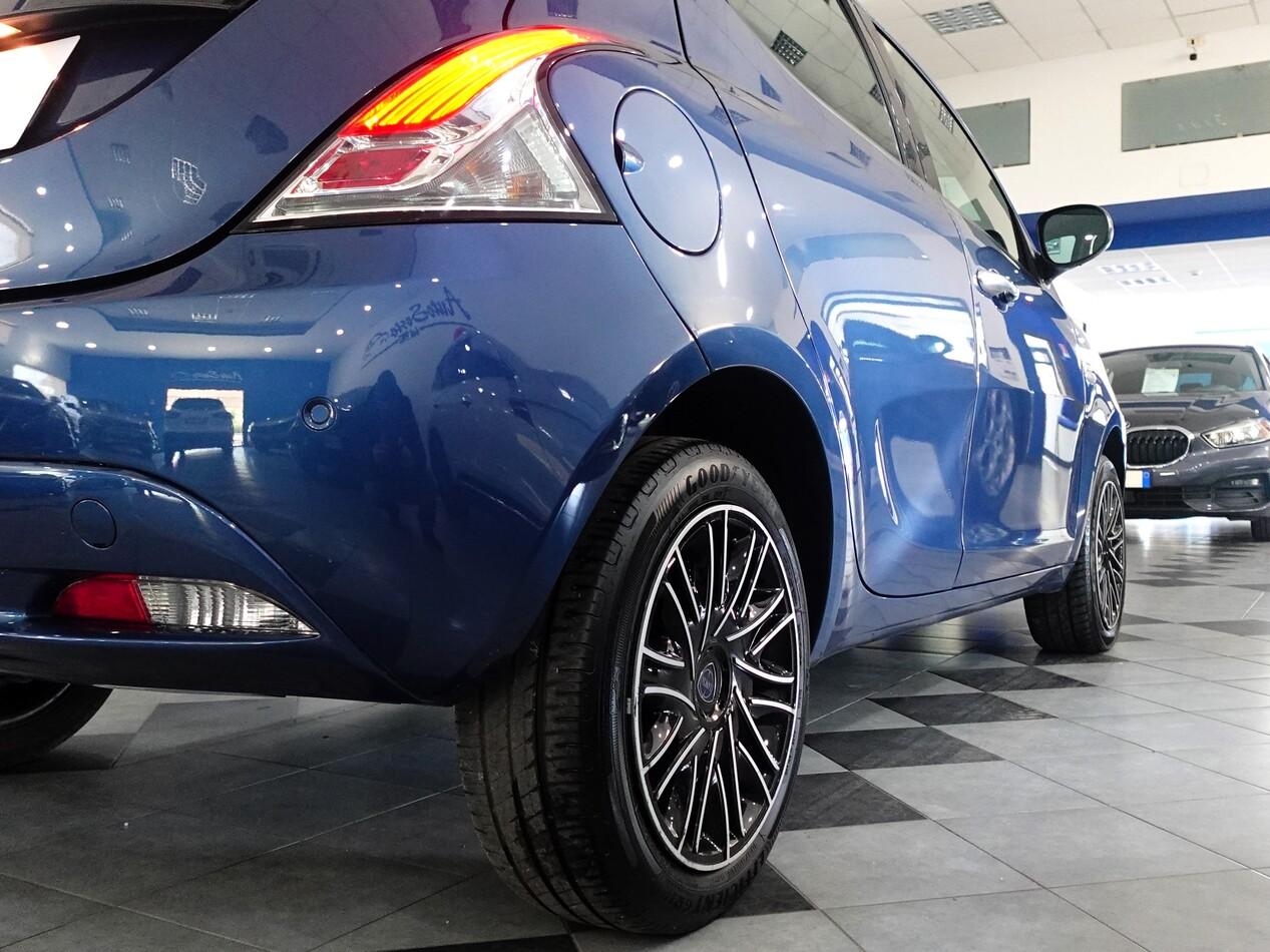 Lancia Ypsilon III 1.0 FIREFLY HYBRID 70 CV GOLD