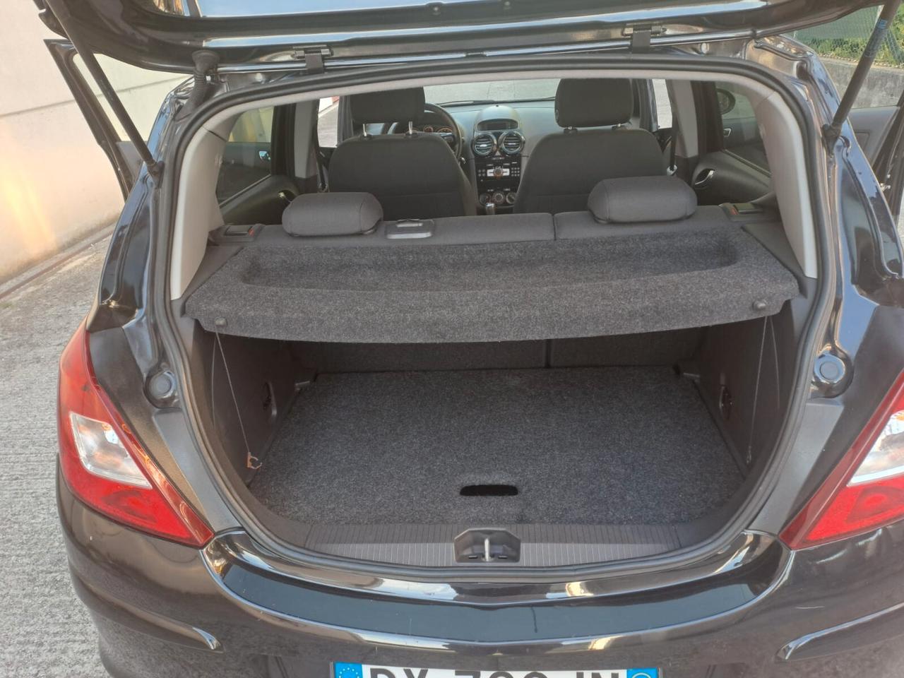 Opel Corsa 1.2 5 porte Cosmo