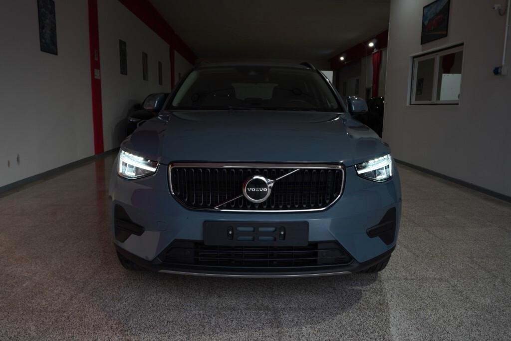 VOLVO XC40 1.5 T2 129CV 6M. ESSENTIAL ( FARI LED - COCKPIT - CRUISE - NAVI - MIRROR - SENSORI POST. - TELECAMERA POST. - CERCHI 17 )