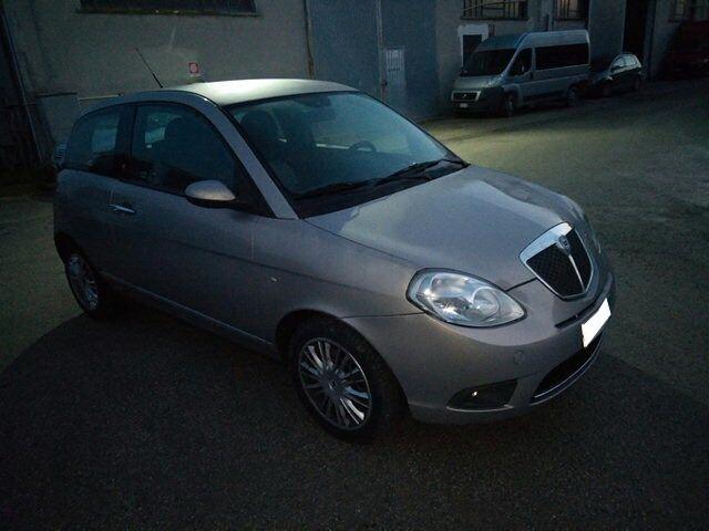 Lancia Ypsilon 1.2 8V Oro
