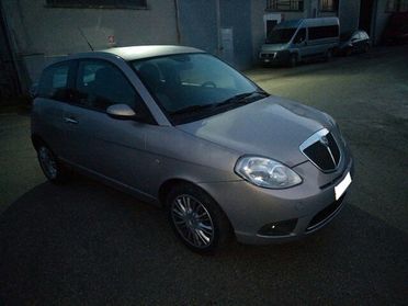 Lancia Ypsilon 1.2 8V Oro