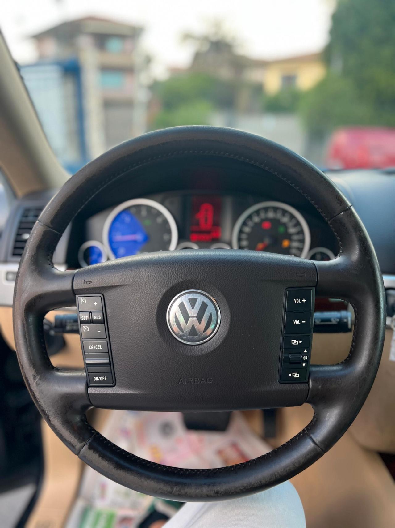 Volkswagen Touareg 3.0/240CV V6 TDI DPF tip. Exclusive