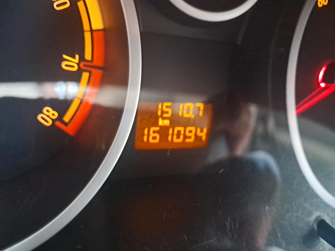 Opel Corsa 1.2 GPL-NEOPATENTATI-(2012)-Euri 4350