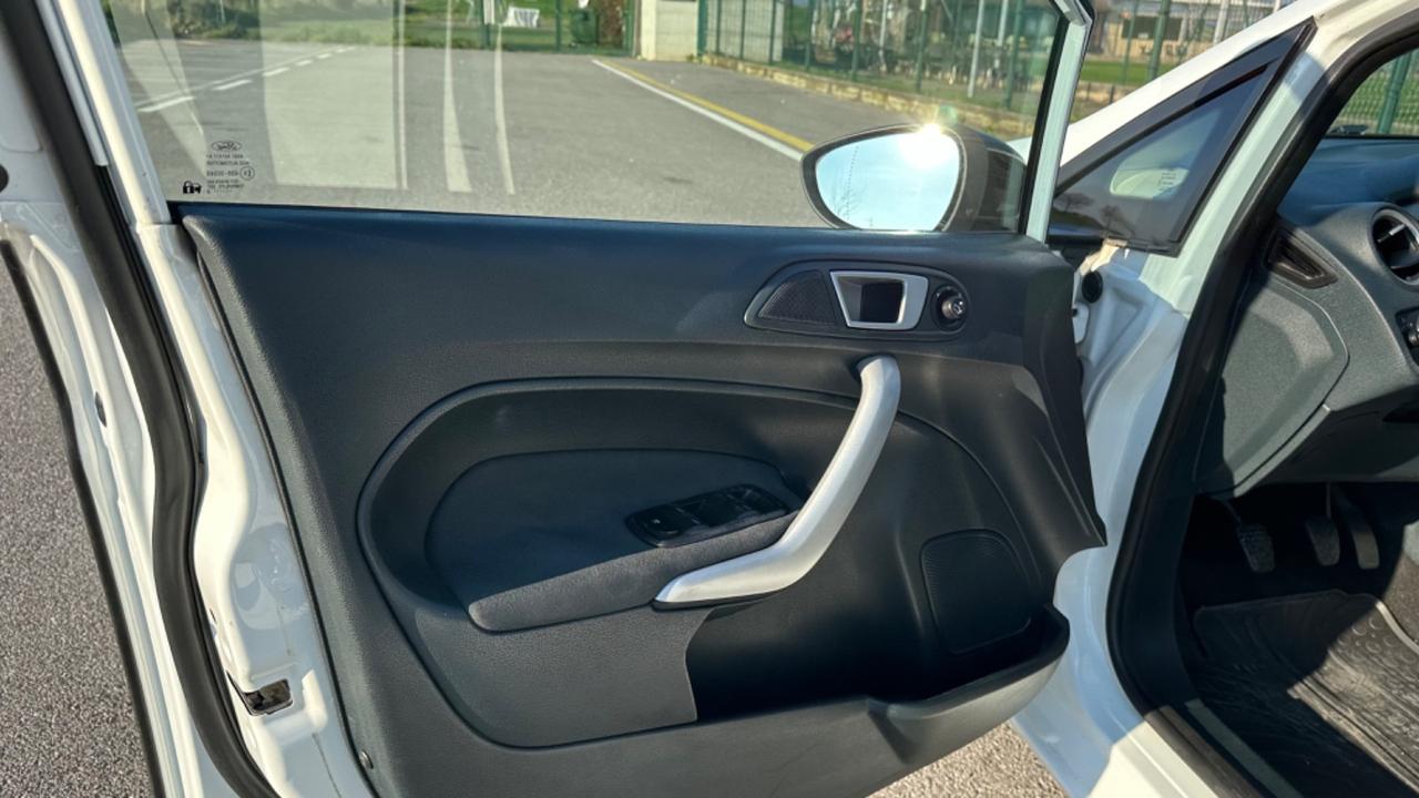 Ford Fiesta 1.6 TDCi 95CV 5 porte(anche per neopatentati)