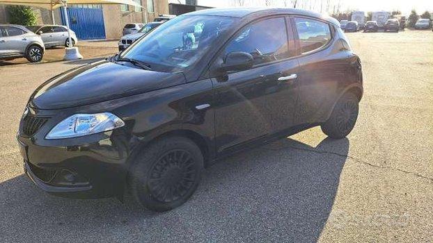 Lancia Ypsilon SILVER