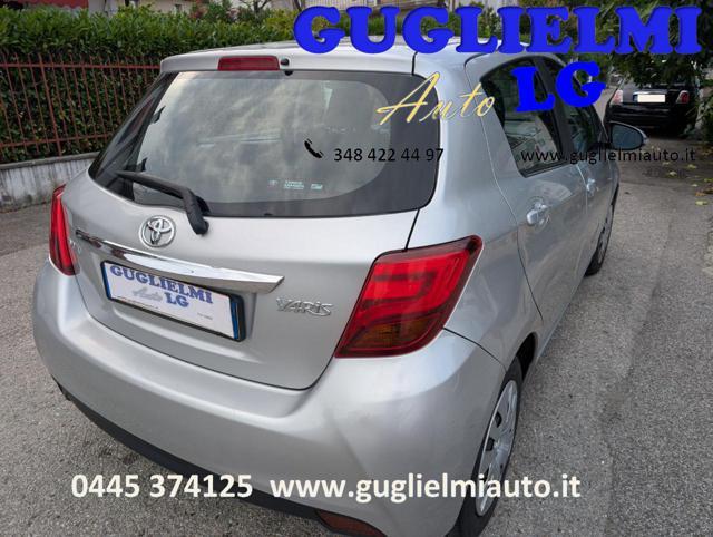 TOYOTA Yaris 1.3 5 porte Active Neopatentati