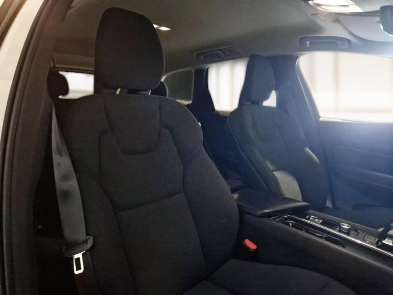 VOLVO XC60 B4 D AWD automatico Momentum Pro MY22