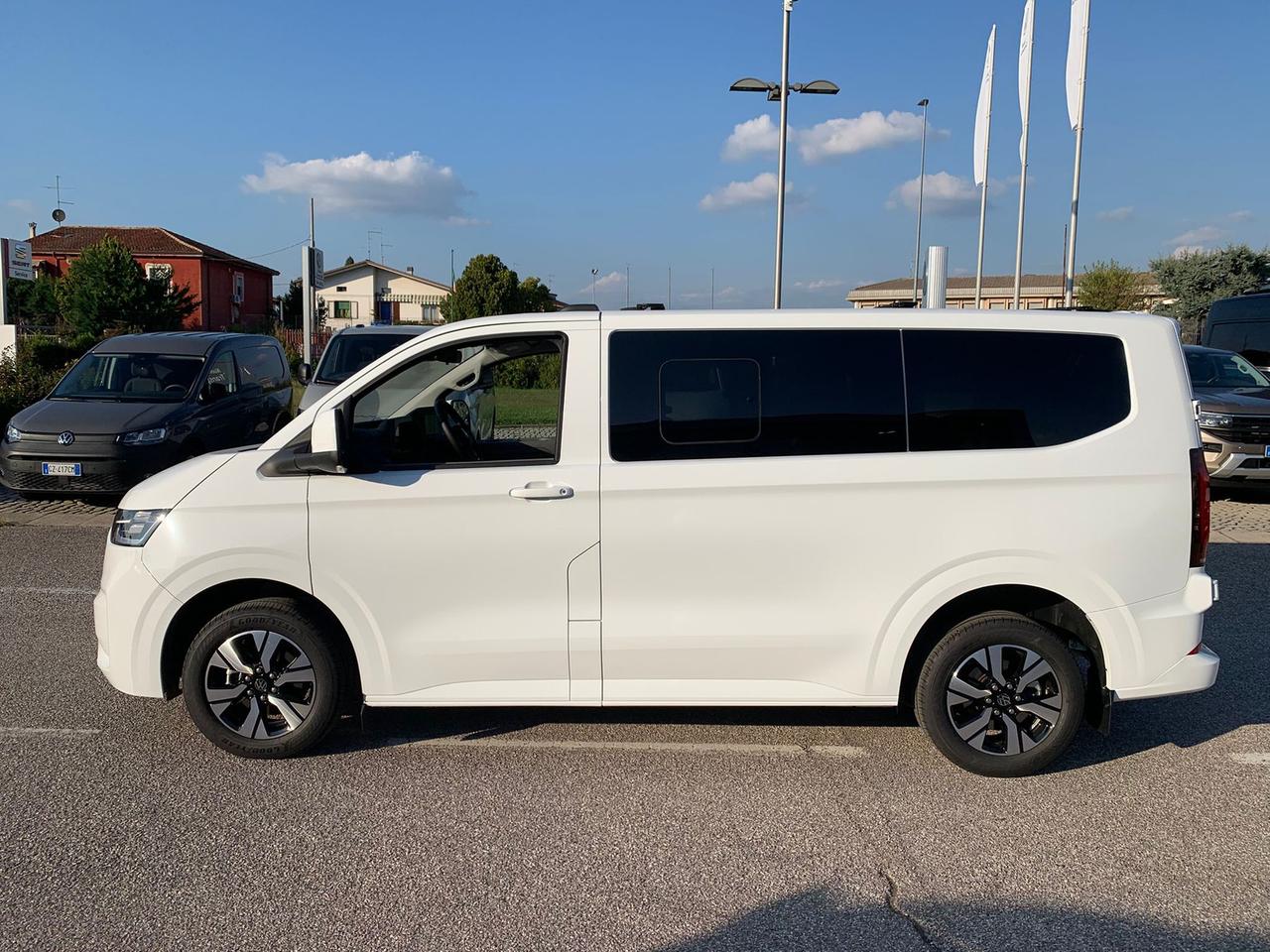 Volkswagen T7 Transporter t7 32 kombi 2.0 tdi 150cv l1