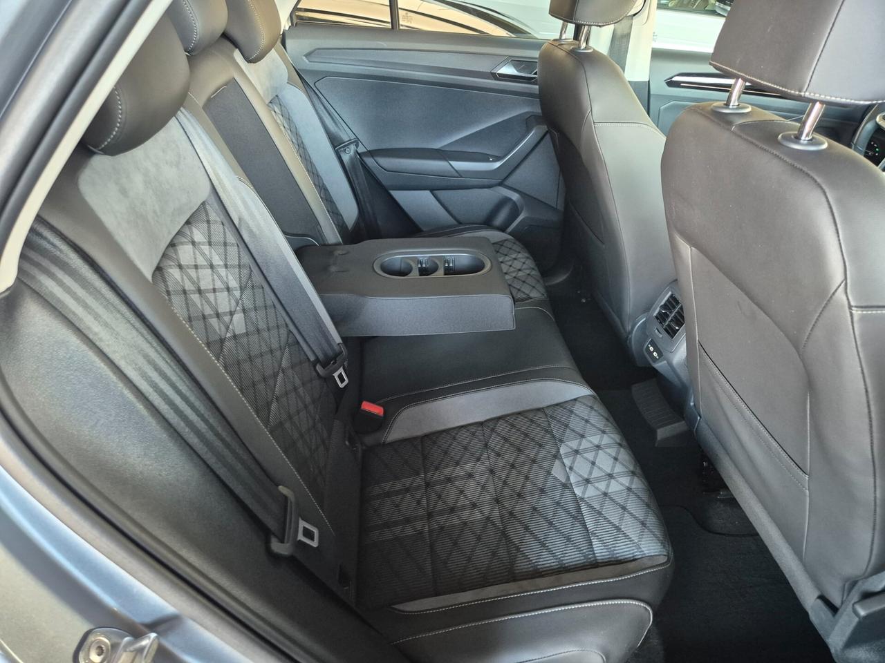 Volkswagen T-Roc 2.0 TDI SCR 150 CV DSG R-Line