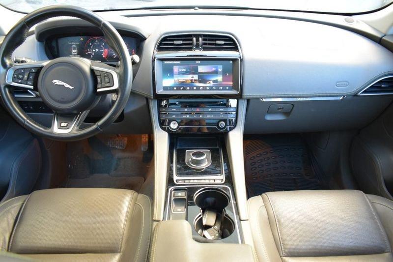 Jaguar F-Pace 3.0 D V6 300 CV AWD aut. R-Sport