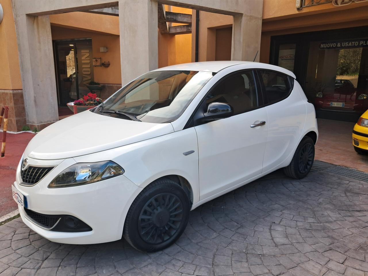 Lancia Ypsilon 1.0 FireFly 5 porte S&S Hybrid Ecochic Silver