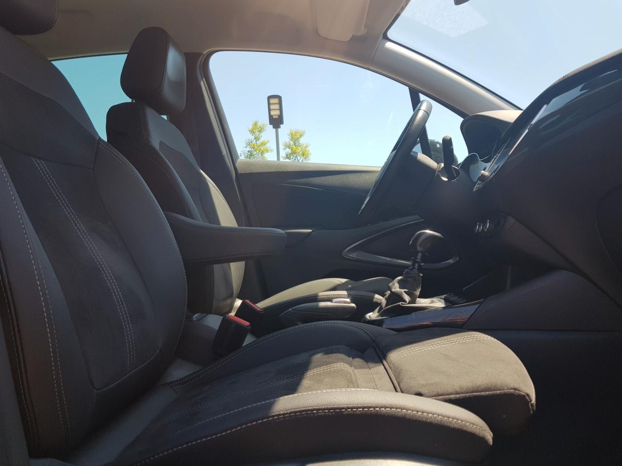 Opel Crossland 1.2 Elegance Navy Led Rcam Sensori Cerchi 17'