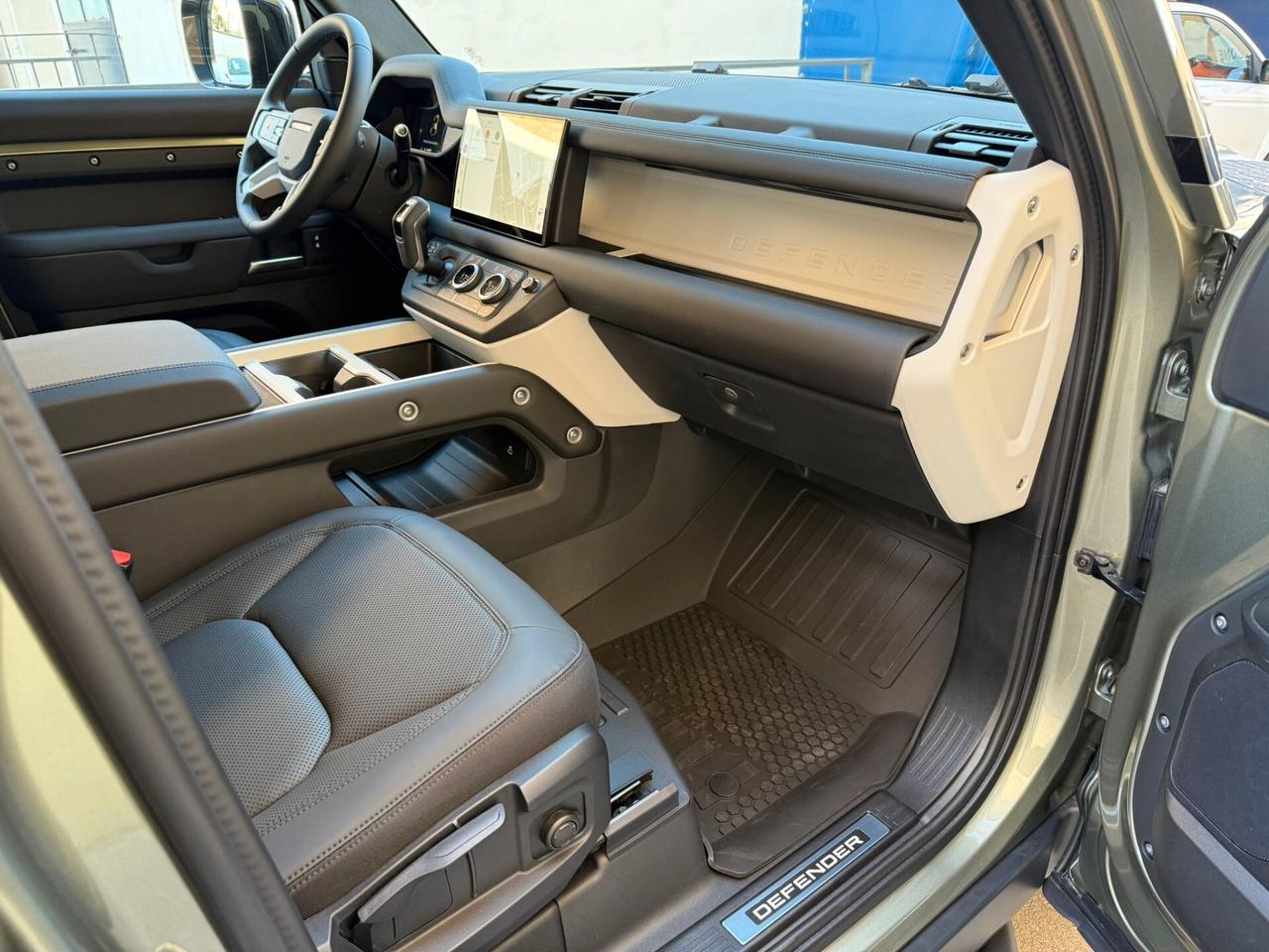 Land Rover Defender 110 3.0D I6 200 CV AWD Auto X-Dynamic SE