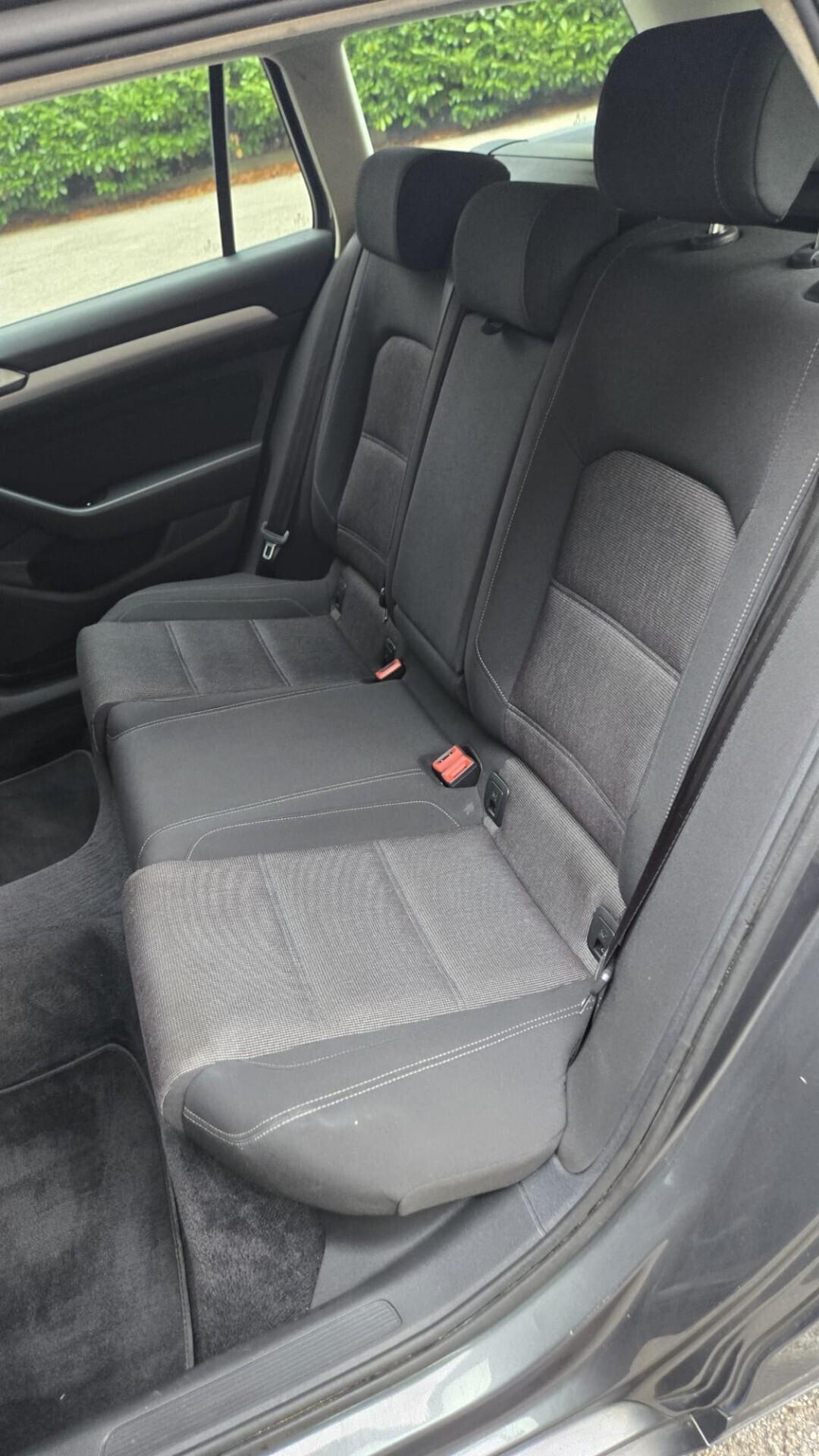 Volkswagen Passat Variant 1.6 TDI SCR DSG Business