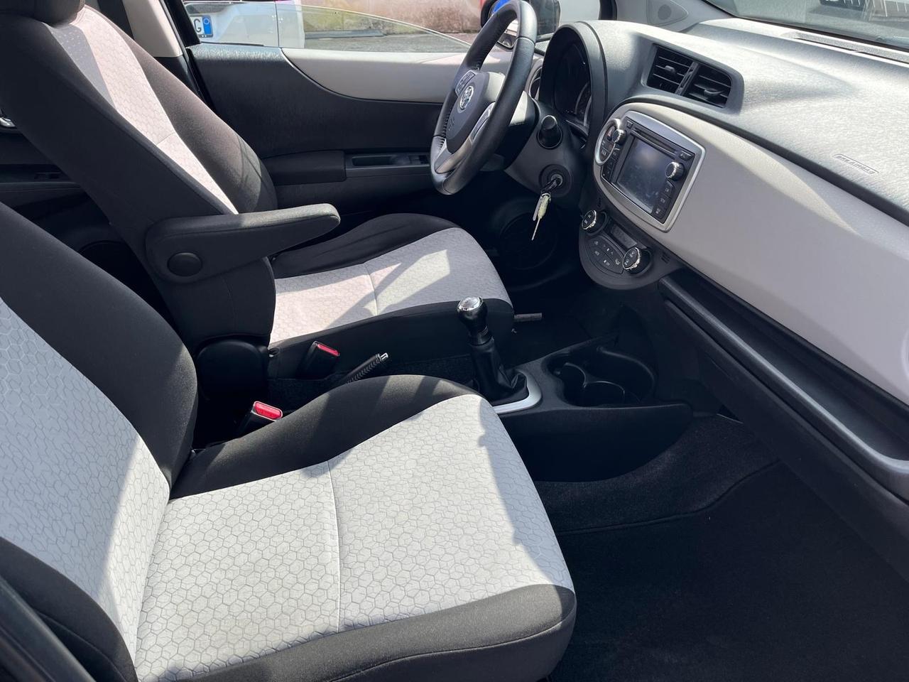 Toyota yaris 5P-1.0 benz-98000km-Full-2012