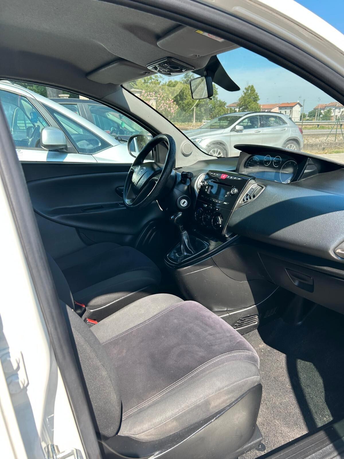 Lancia Ypsilon 1.3 MJT 16V 95 CV 5 porte S&S Elle ok neo patentati