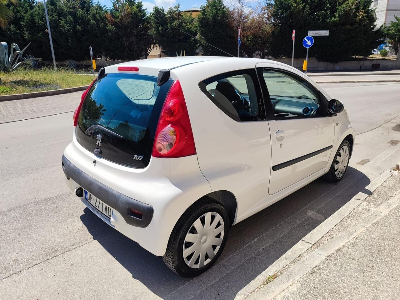 Peugeot 107 1.0 BENZ. 68CV.