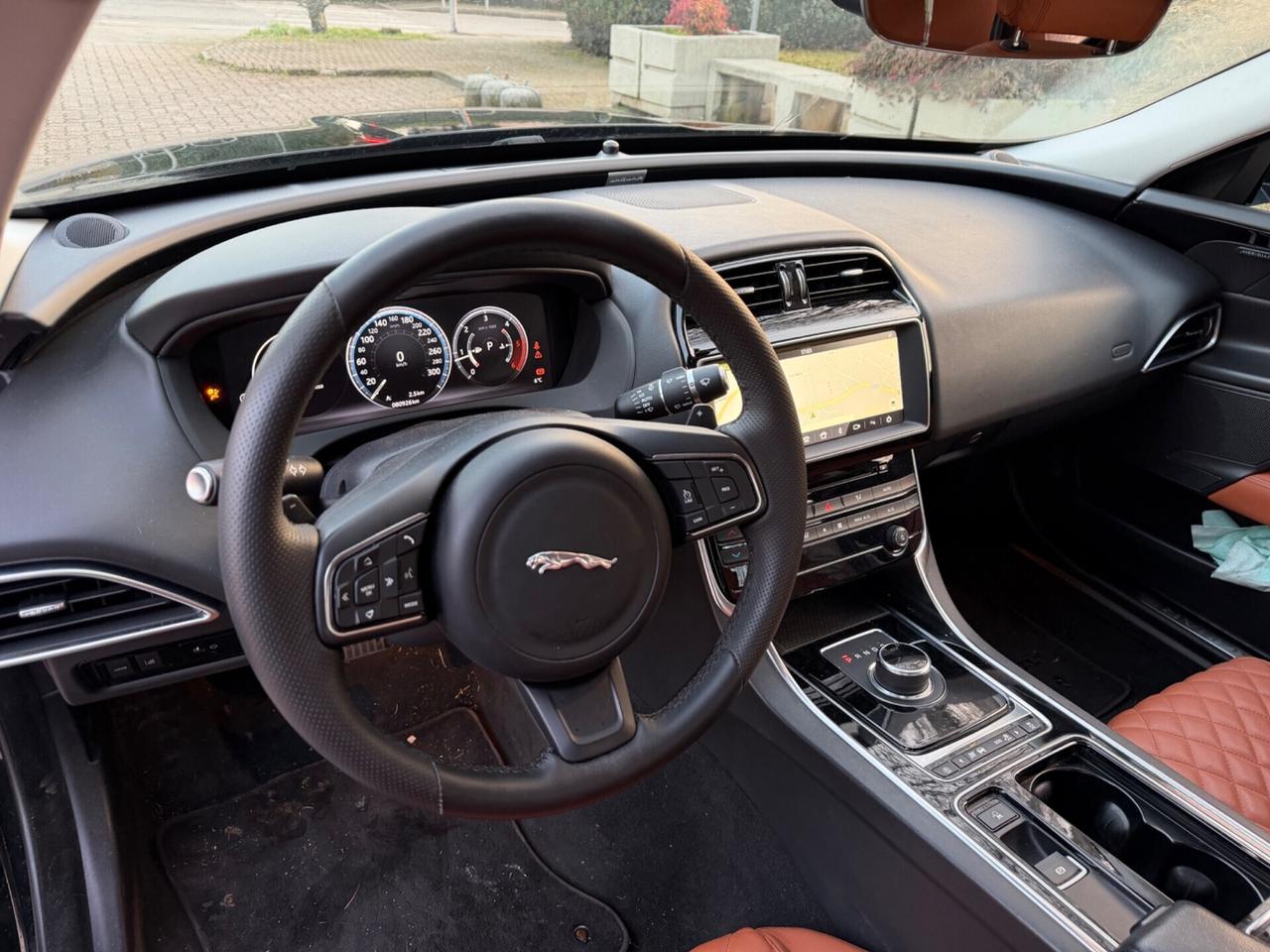 Jaguar XE 2.0 D DA RIPARARE