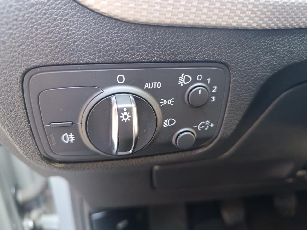 Audi Q2 30 TDI Business