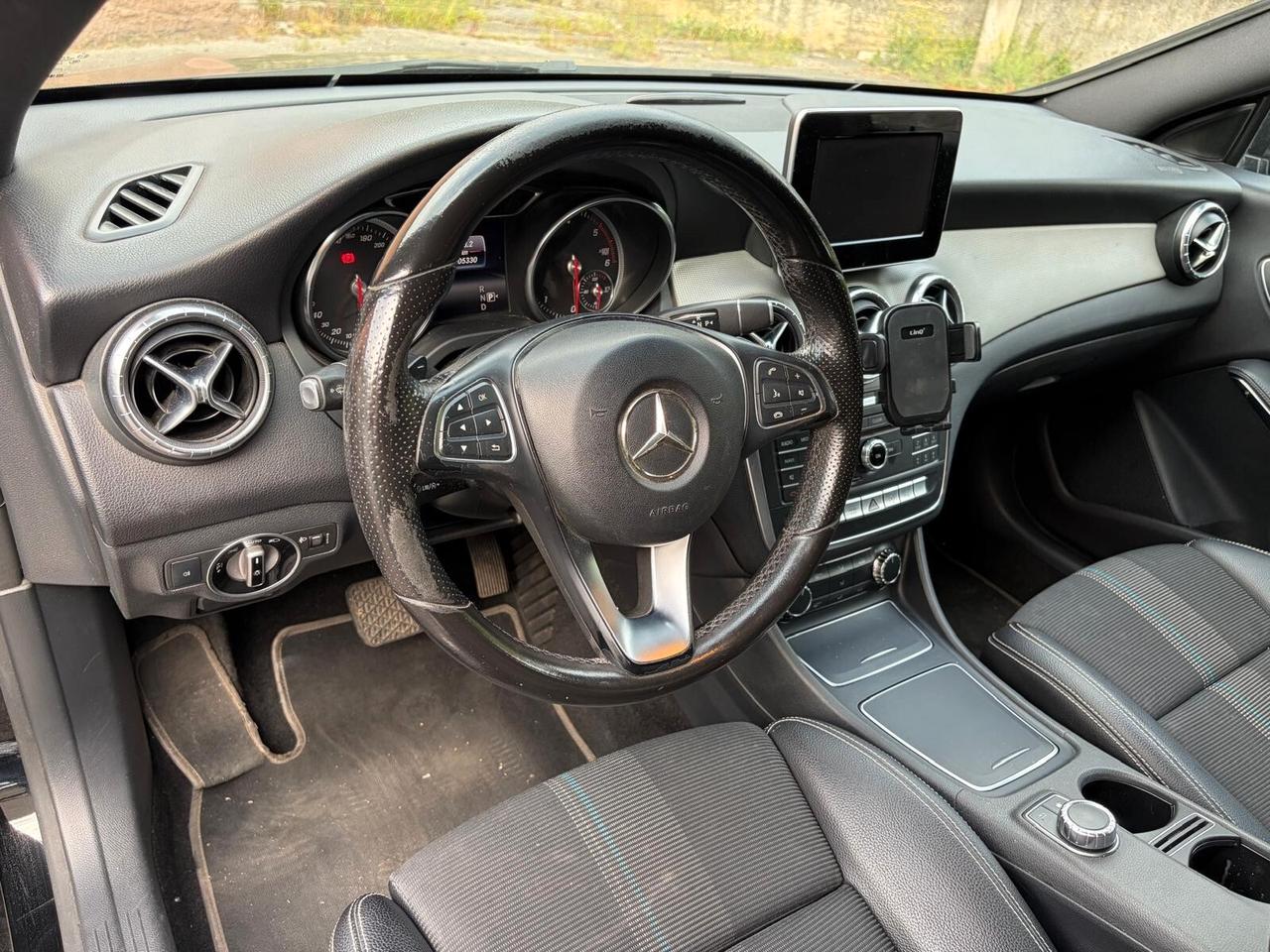 MERCEDES CLA 180 D AUTOMATIC BUSINESS