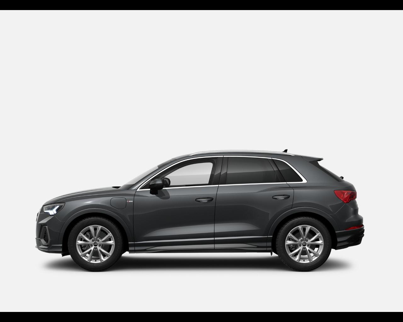 AUDI Q3 45 TFSIe S-TRONIC S-LINE EDITION