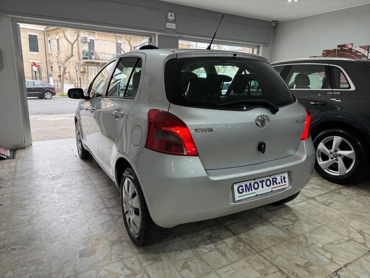Toyota Yaris 1.0 benzina 5 porte Sol