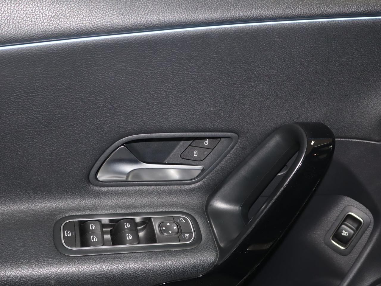 Mercedes-Benz CLA 200 Business Line CLA 200 #10989