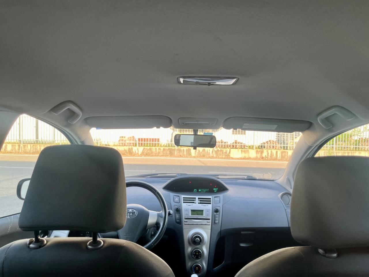 Toyota Yaris 1.3benz 2008 138.000km per neopatentati