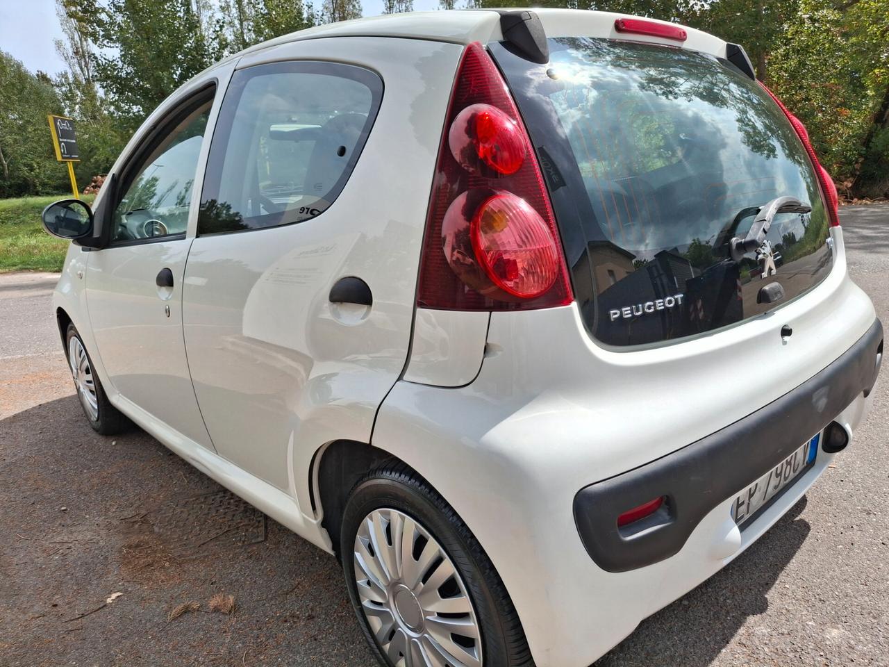 Peugeot 107 1.0 Benzina 68CV. 5 Porte-OK NEOPATENTATI-