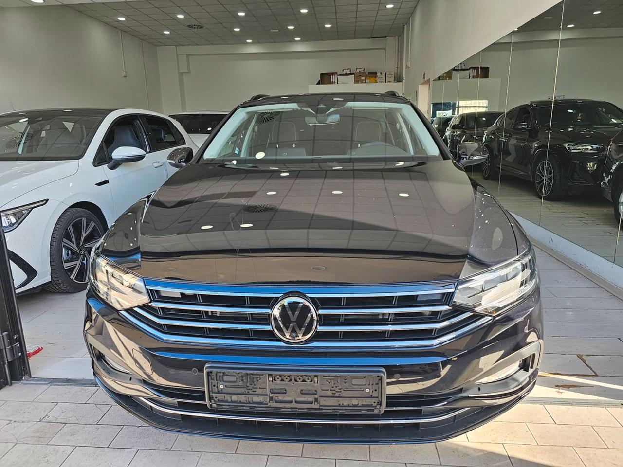 Volkswagen Passat Variant C.17", Tetto apribile, Area View, Cristalli laterali posteriori e lunotto oscurati, Barre tetto