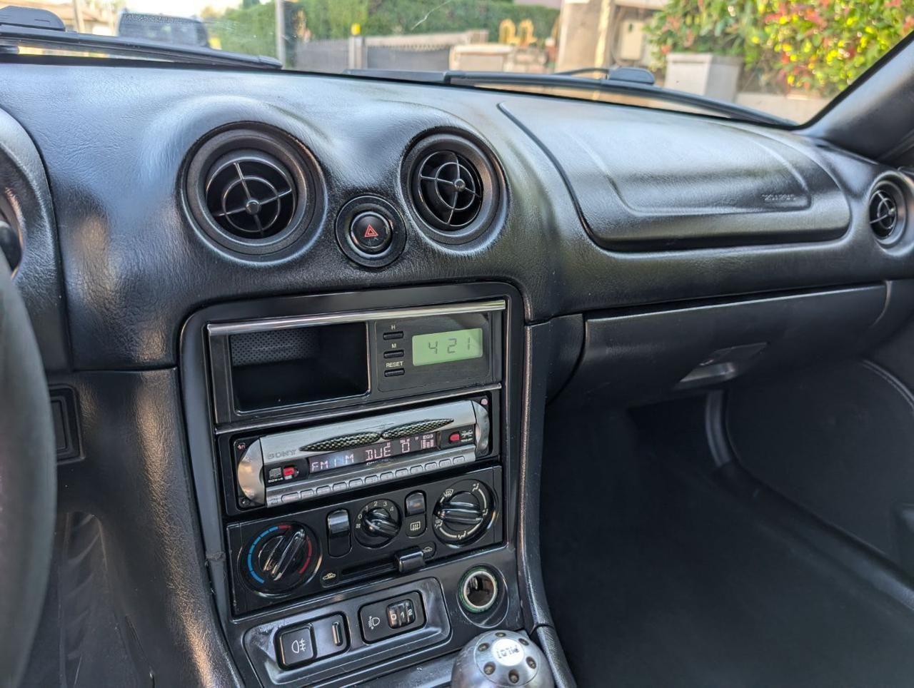 Mazda MX-5 1.6i 16V cat