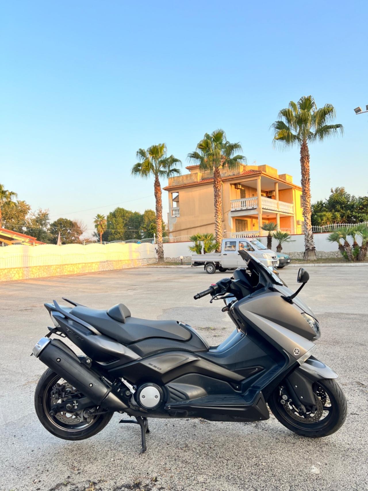 Yamaha t Max 530