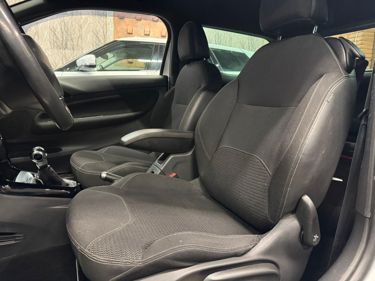 Citroen DS3 BLUEHDI 100 SeS IRRESISTEBLE