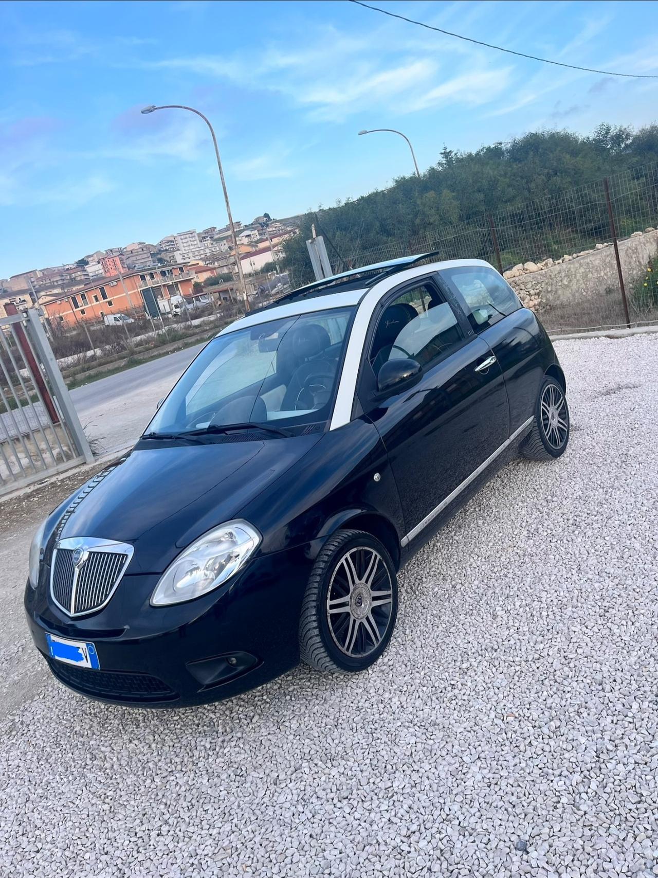 Lancia Ypsilon 1.2 69 CV versione Elle anno 2012