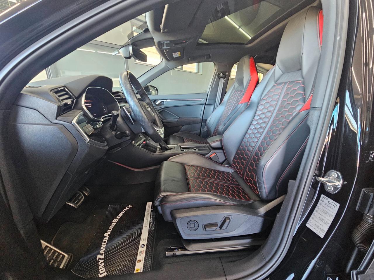 AUDI RSQ3 BLACK EDITION
