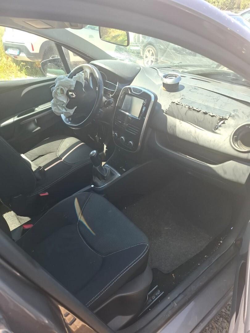 RENAULT CLIO 2015 1.5 DCI SINISTRATA