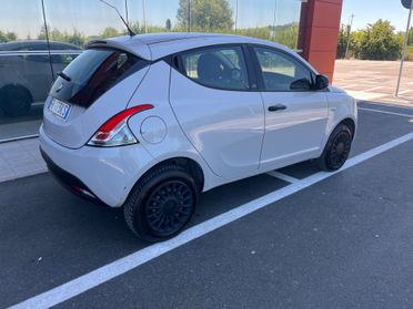 Lancia Ypsilon 0.9 TwinAir 85 CV 5 porte Metano Ecochic Platinum