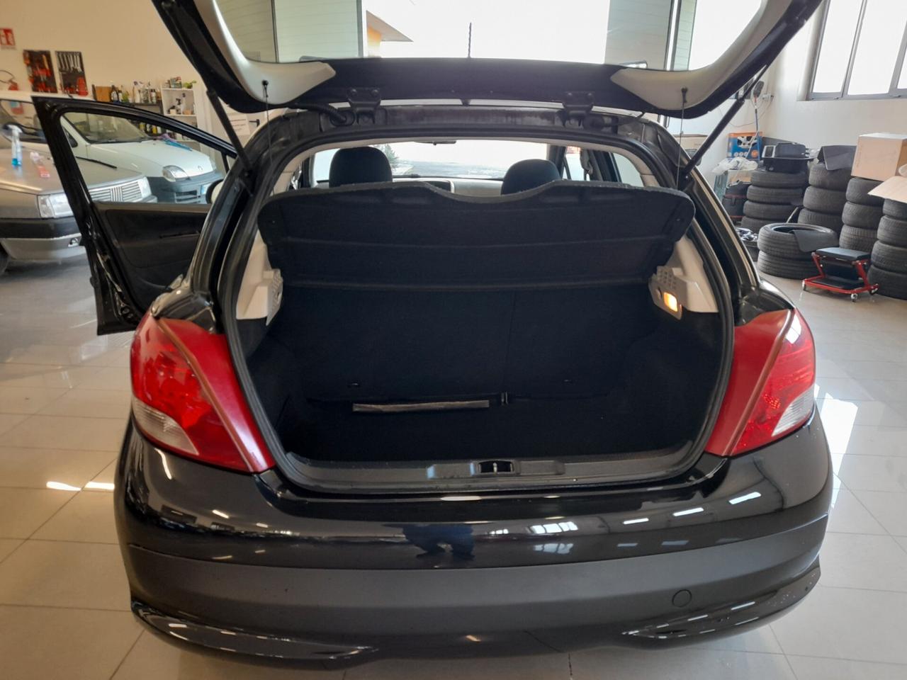 Peugeot 207 1.4 8V 75CV 5p. Active